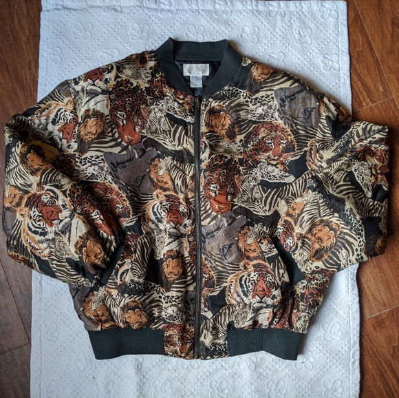 Vintage Silk Bomber Jacket covered in Animals!! - Picture 3 of 6